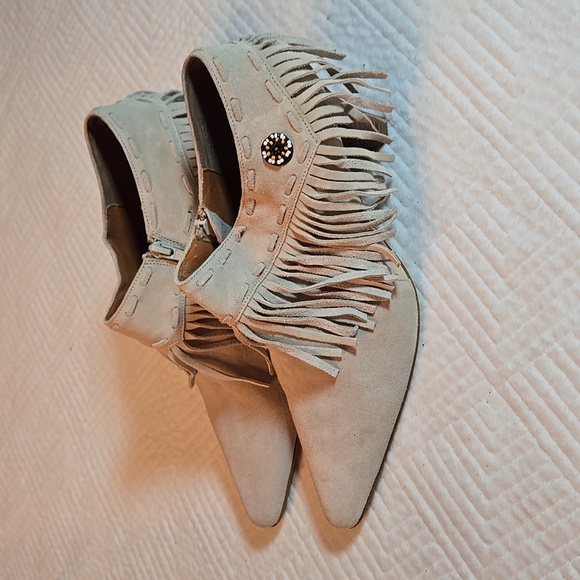 Beacon Reflections Women 11W Tan Ankle Booties Suede Leather Tassels Heels - Picture 2 of 10